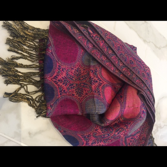 2 Pashmina Scarves 70% Pashmina, 30% Silk - Picture 3 of 3